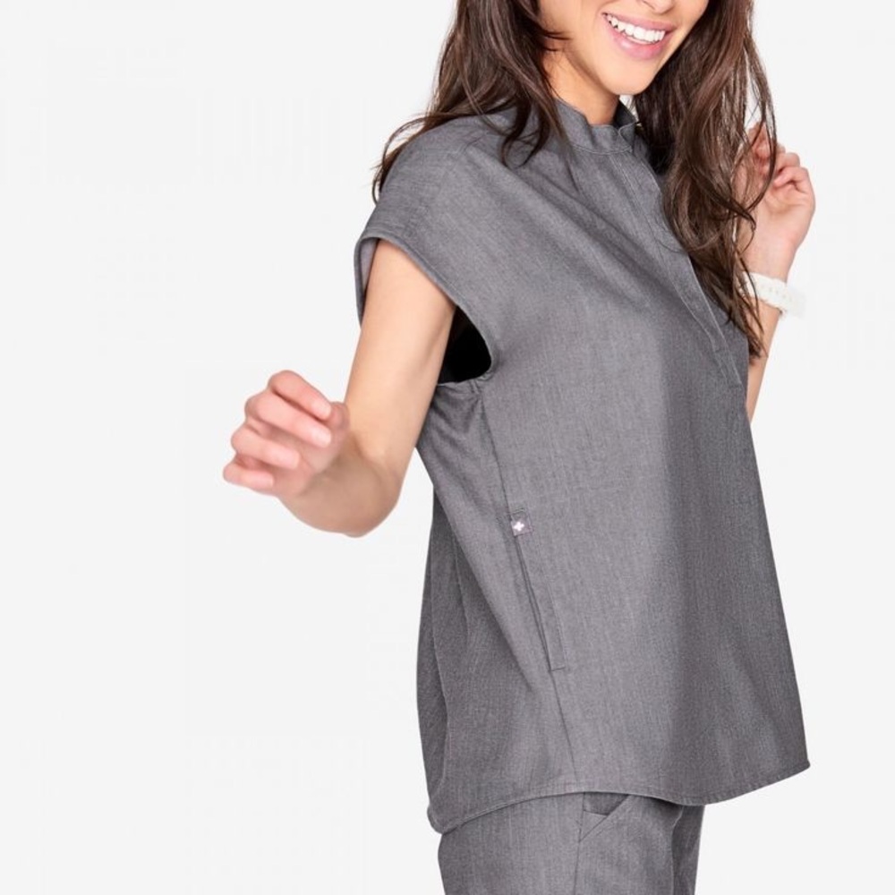 Figs Rafaela women’s oversized scrub top graphite grey XS